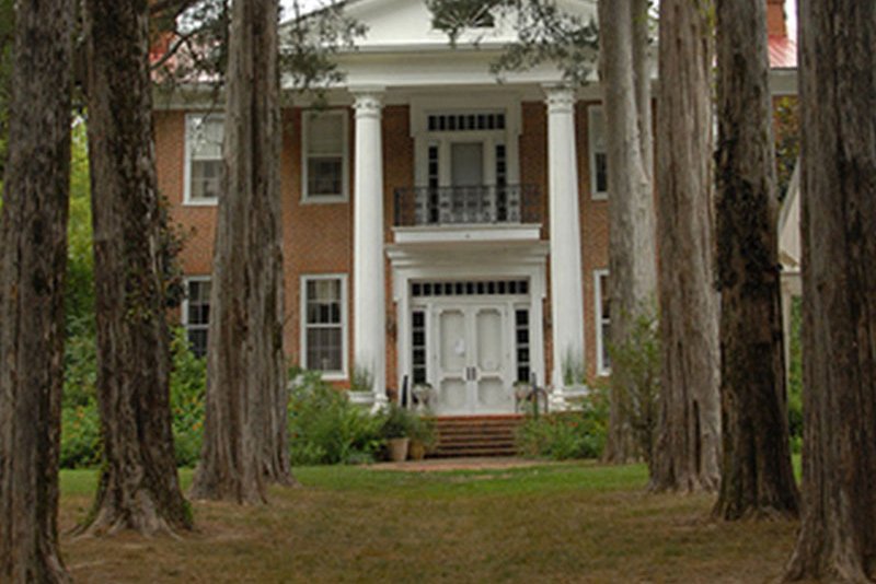 Antebellum-Davis-House-located-at-Strawberry-Plains-featured