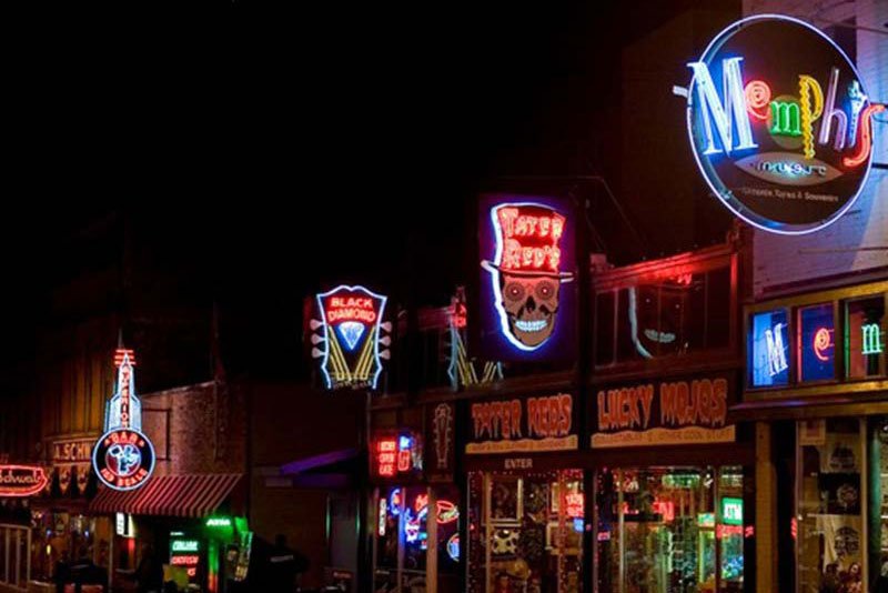 Walking-on-beale-st-featured-image